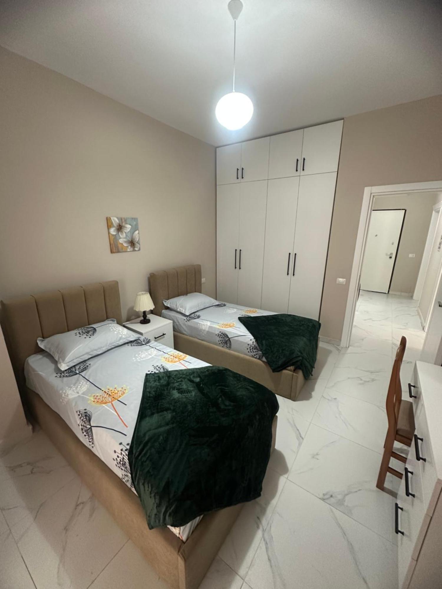 Appartement Roy Iii ,new Location *