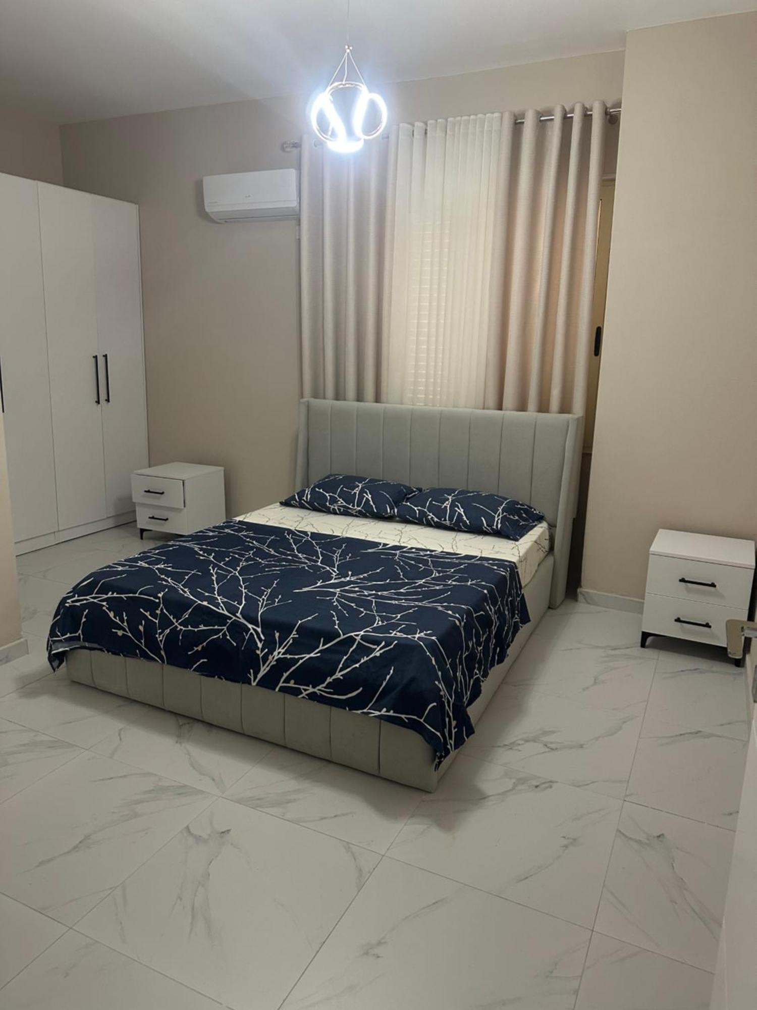 Roy Iii ,new Location Durrës