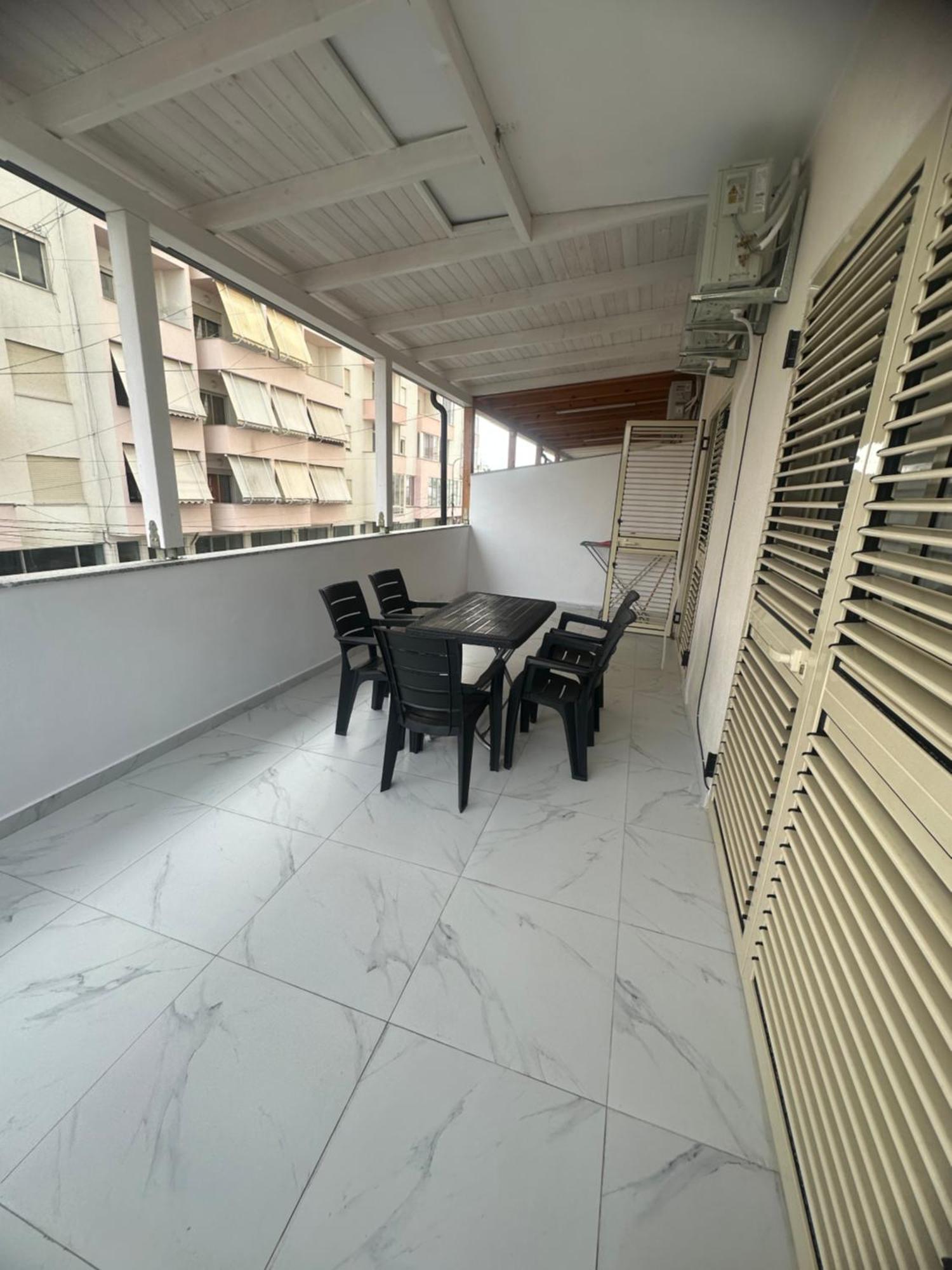 Apartment Roy Iii ,new Location *